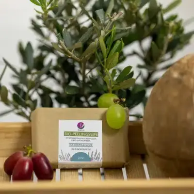 Natürliche Bio Peelingseife im Badezimmer – nachhaltige Körperpflege