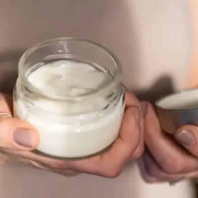 Leave-in Conditioner Bio wird sanft ins Haar einmassiert